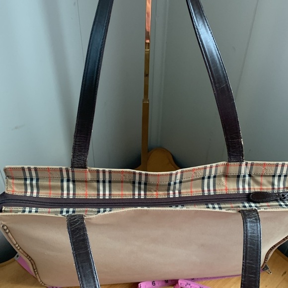 Burberry's Double Handle Large Beige Tote Shadow Horse Haymarket Check Trim GUC - Picture 6 of 13
